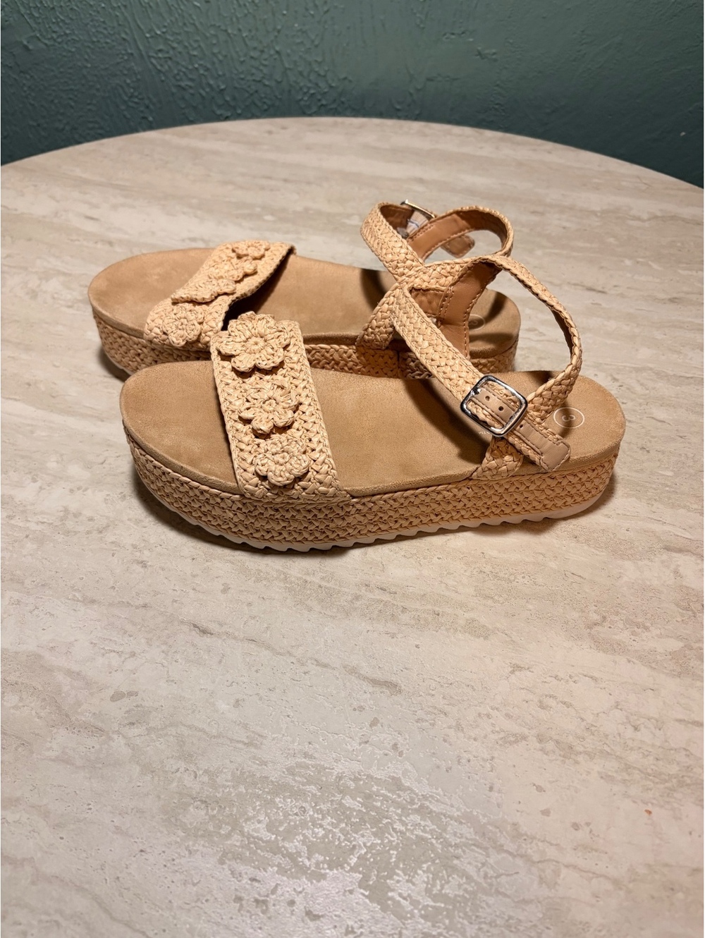 Girls Size 3 Platform Sandals with Crochet Flower Detail, Size 7